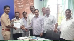 ​मागण्या मान्य न झाल्यास १५ ऑगस्टला उपप्रादेशिक परिवहन कार्यालयासमोर उपोषणाचा इशारा; कोकण विभाग रिक्षा-टॅक्सी महासंघाचा निर्णय, जिल्हाधिकाऱ्यांना दिले निवेदन