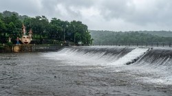 मुंबईला पाणीपुरवठा करणारा विहार तलाव ओसंडून वाहू लागला