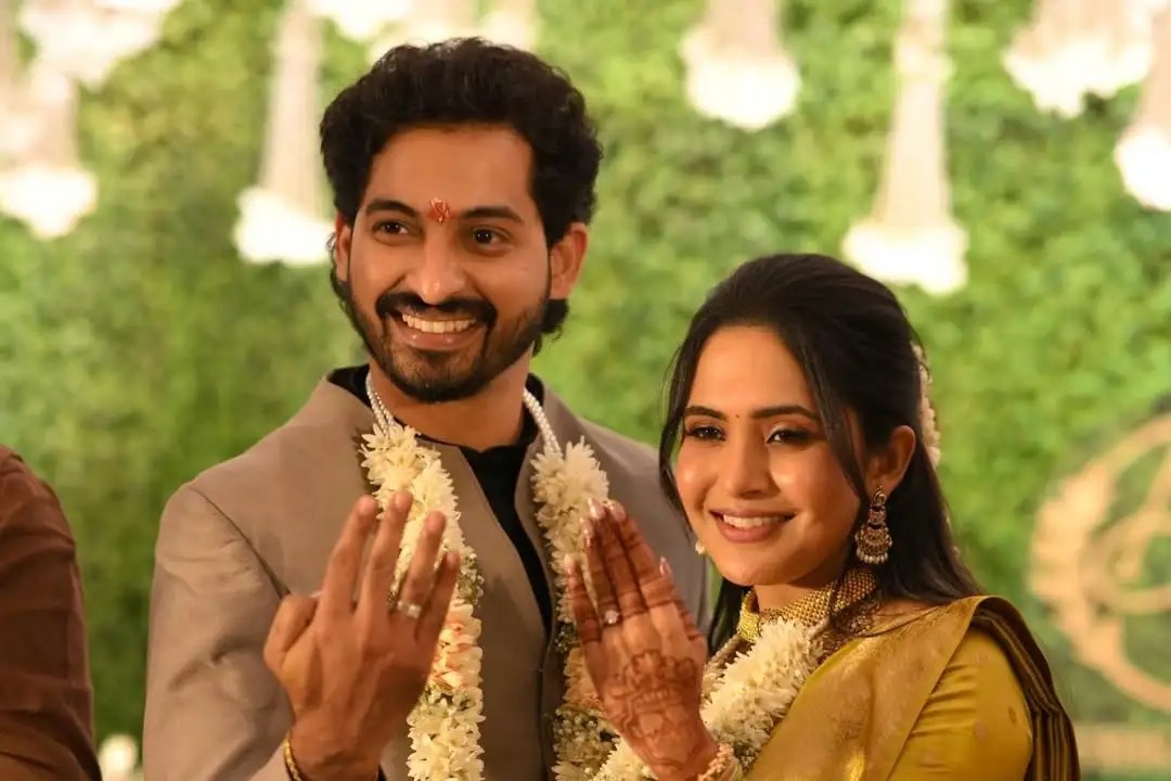 Anushka Sarkate and Nikhil Chavan visit Jejuri on bullet