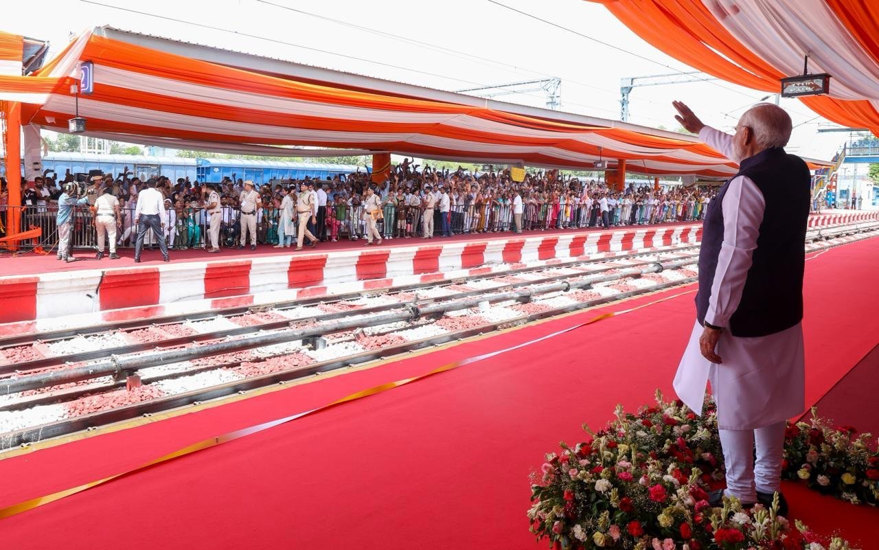 PM Modi Flags Off India First Hydrogen Train