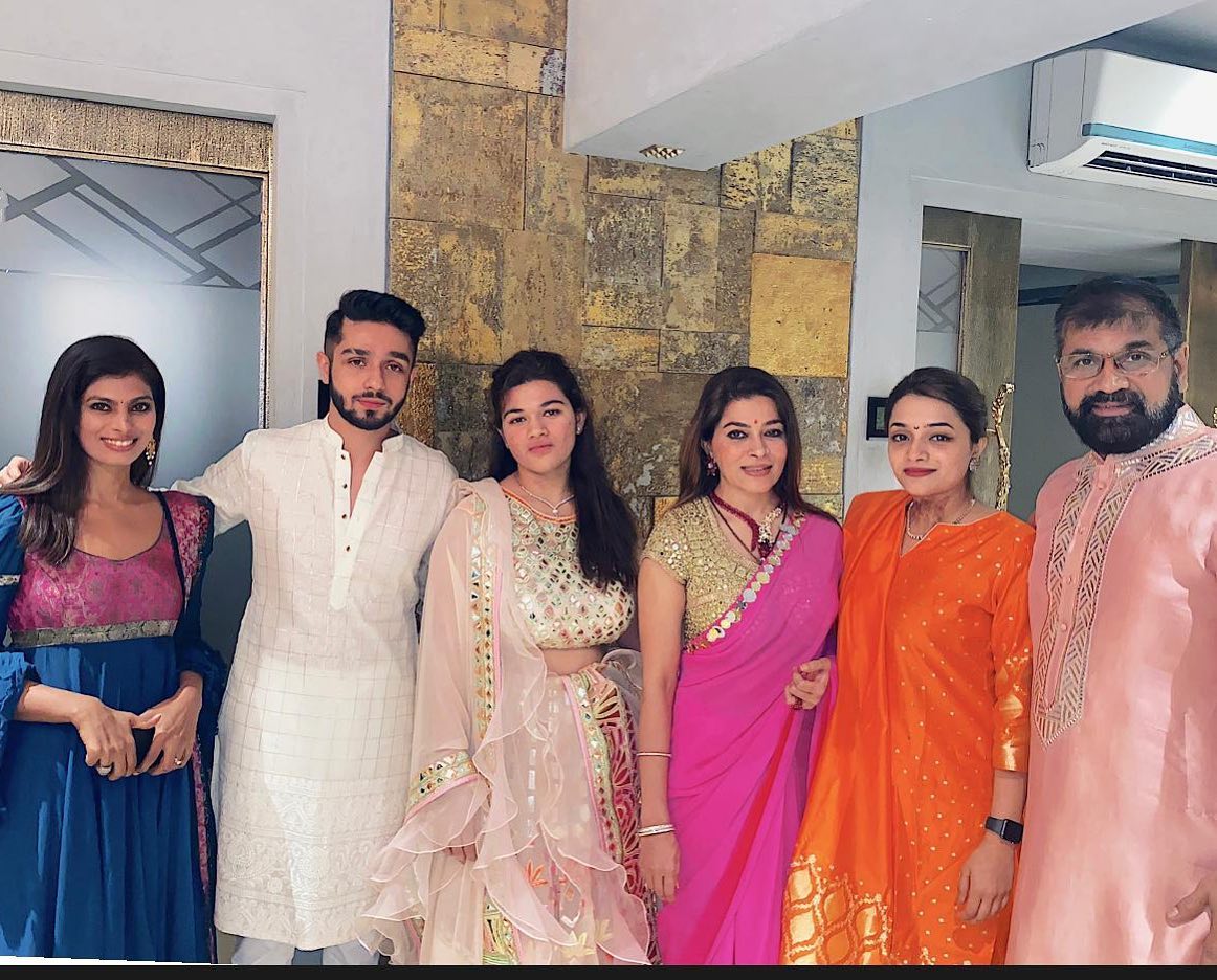 Sachin Ahir Family Wife Sangeeta Ahir Information