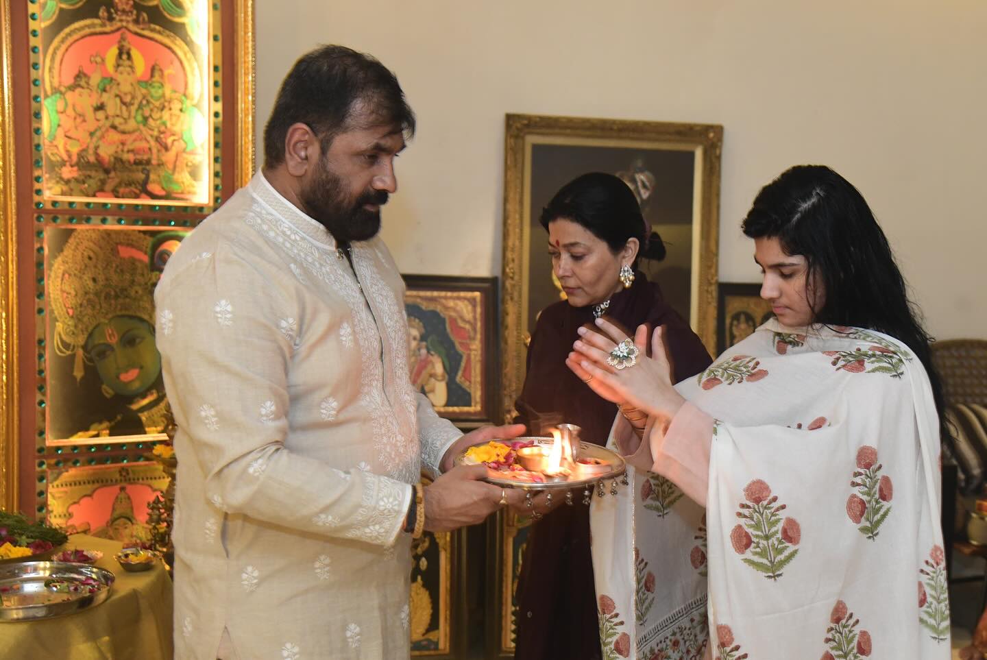 Sachin Ahir Family Wife Sangeeta Ahir Information