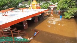 औदुंबरच्या दत्त मंदिराच्या गाभाऱ्यात कृष्णेच्या पूराचे पाणी