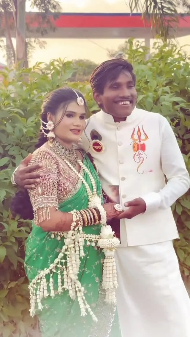 Suraj Chavan wife Sanjana maternity photoshoot