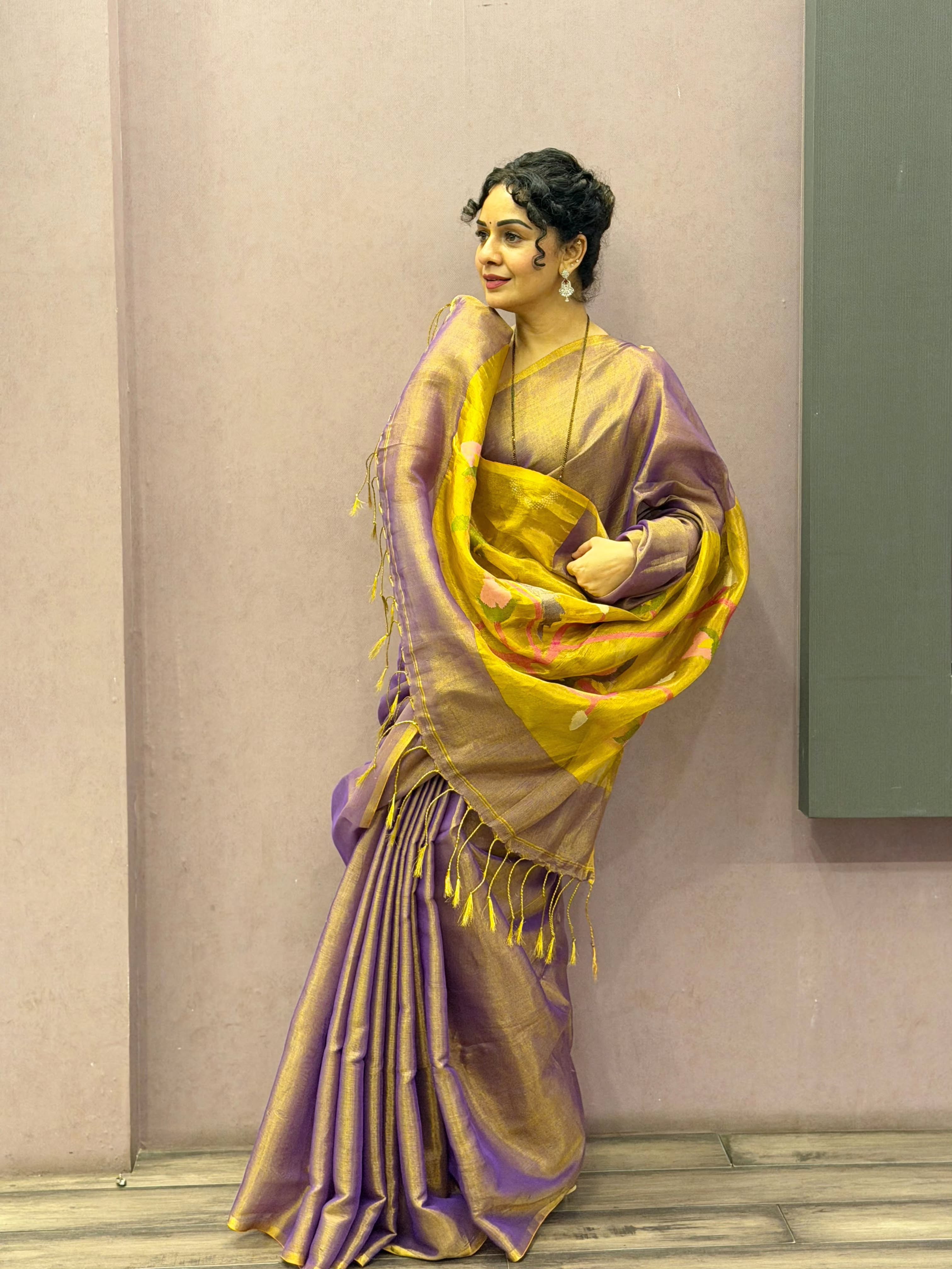 Sukhada Khandkekar Handloom Tissue Acrylic Paithani Saree Look