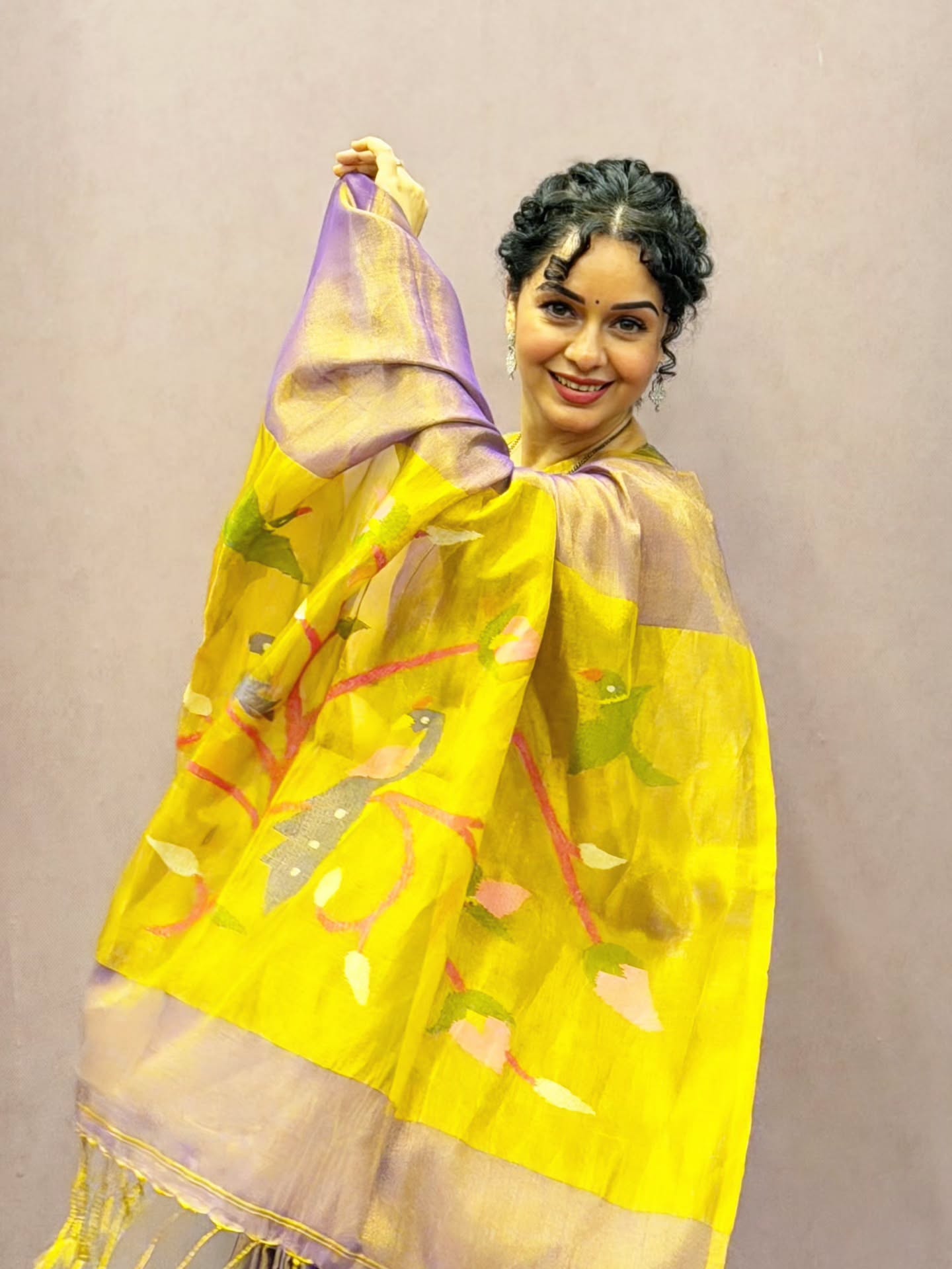 Sukhada Khandkekar Handloom Tissue Acrylic Paithani Saree Look