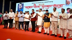 मुंबईप्रमाणे पुणे, ठाण्यात स्वयंपुनर्विकासाचा मार्ग मोकळा करणार; कायद्यातील त्रुटी दूर करण्याचे देवेंद्र फडणवीसांचे संकेत