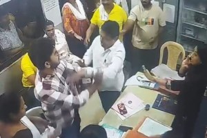 Kalyan Shastrinagar Hospital Doctor Assault | Shiv Sena Leader Ramesh Mhatre | Dombivli Medical Officer Resignation | Kalyan Dombivli Municipal Corporation Crime News
