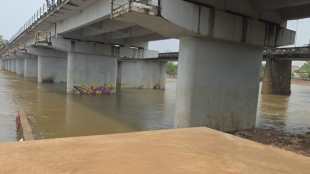 Ulhas river water level update Badlapur | Barvi dam storage capacity Thane | Maharashtra monsoon rainfall updates | Badlapur rescue operation news