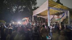 वीज पुरवठा खंडित, फोन जॅमर बसवले! मध्यरात्री जंतर-मंतरवर आंदोलक आक्रमक; तरुणाई आजही संसदेवर धडकणार