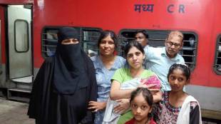 Duronto Express delivery by brave nurse | Train baby birth emergency medical rescue | दुरुंतो एक्स्प्रेसमध्ये बाळाचा जन्म | धावत्या ट्रेनमध्ये नर्सने केली प्रसूती