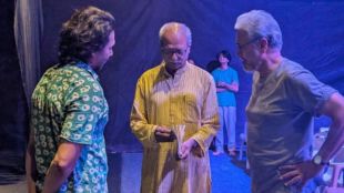 eka-natacha-mrutyu-marathi-play-experience-lokjagar