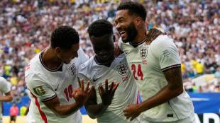 FIFA World Cup France vs England match result with score | Bukayo Saka hat trick celebration against France in World Cup | इंग्लंड विरुद्ध फ्रान्स फिफा विश्वचषक सामना निकाल | किलियन एमबाप्पे फिफा वर्ल्ड कप गोल रेकॉर्ड सेलिब्रेशन