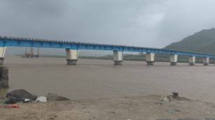 Revdanda Salav bridge heavy vehicle ban Alibaug | Raigad collector Kishan Jawale traffic notification | Revas Reddi coastal highway bridge repair Maharashtra | Alibaug Murud alternative routes dynamic diversion 2026