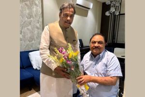 Eknath Khadse BJP entry latest news updates | Vinod Tawde meets Eknath Khadse in Mumbai | एकनाथ खडसे भाजप प्रवेश चर्चा | विनोद तावडे आणि एकनाथ खडसे भेट राजकीय समीकरणे