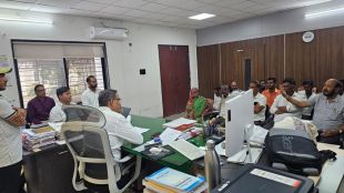 Manmad Bhusawal Railway expansion project issues | Land Acquisition Farmers Protest in Nashik | मनमाड भुसावळ रेल्वे भूसंपादन वाद | रेल्वे प्रकल्पग्रस्त शेतकरी आंदोलन नाशिक प्रशासन