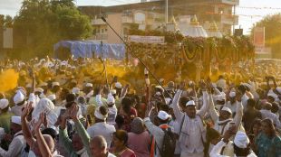 Sant Dnyaneshwar Palkhi Sohalar entering Jejuri city | Jejuri Ashadhi Wari Route Bhandara festival | संत ज्ञानेश्वर पालखी सोहळा जेजुरी सोहळा | जेजुरी आषाढी वारी मार्ग खंडोबा गड वारकरी