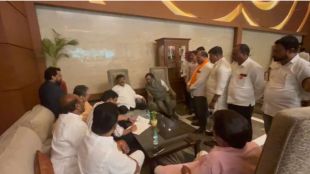 Sanjay Raut praising Chandrashekhar Bawankule behind closed doors | Thackeray Sena Nagpur Meeting video clip leak details | संजय राऊत चंद्रशेखर बावनकुळे कौतुक | शिवसेना ठाकरे गट नागपूर बैठक