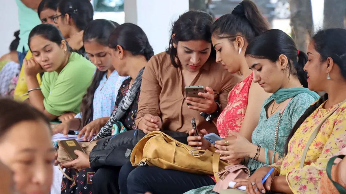 अभियांत्रिकी प्रवेश फेरीतील वाढीव शुल्क अखेर रद्द; विद्यार्थ्यांना दिलासाडॉ. संजय तांदळे यांच्या मागणीला यश