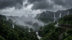 Maharashtra Rain Update : घाट परिसराला ‘रेड अलर्ट,’ राज्यातही अनेक ठिकाणी पावसाचा अंदाज… पावसाच्या परतीचे कारण काय?
