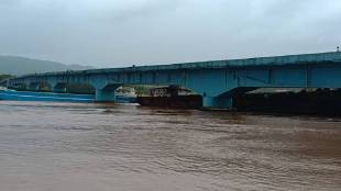 Mhapral Ambet bridge accident | Sand barge collision Savitri river | Ratnagiri Raigad road traffic closed | Maharashtra bridge safety update