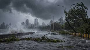 Mumbai heavy rain waterlogging updates | Mumbai local train delayed due to rain | IMD Mumbai red alert weather forecast | Maharashtra Konkan heavy rainfall updates