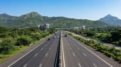 मुंबई-पुणे द्रुतगती महामार्ग होणार चकाचक, ९४.५ किमीच्या महामार्गाचे नव्याने काँक्रीटीकरण, दहापदरीकरणाअंतर्गत काँक्रीटीकरणाचा प्रस्ताव