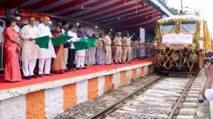 Nanded to Mumbai new express train | Tanakpur to Hazur Sahib Nanded train launch | Ashwini Vaishnaw flags off new trains | Railway connectivity in Maharashtra | Nanded railway station news