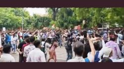 शाळेत जाते, असे सांगून जंतर-मंतरवर! शालेय विद्यार्थिनीचा पालकांशी खोटे बोलून आंदोलनात सहभाग!