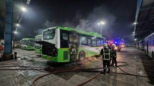NMMT Electric Bus Fire incident at Turbhe depot Navi Mumbai | JBM Electric Bus Navi Mumbai catches fire caught on camera