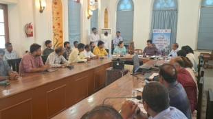 Praniti Shinde Solapur MP | Solapur Municipal Corporation administrative meeting | Solapur development projects review | Congress leader Praniti Shinde news