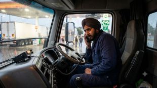 Racism against Indians in Australia viral video | Australia Indian truck drivers safety threat news | ऑस्ट्रेलियात भारतीय नागरिकांवर वंशभेद | ऑस्ट्रेलिया भारतीय ट्रक चालक ऑडिओ क्लीप
