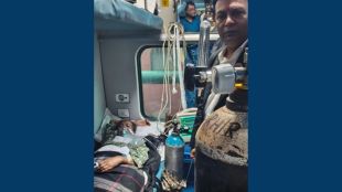howrah-csmt-mail-railway-staff-saves-woman-by-providing-oxygen-cylinder