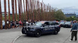 Seattle Center Shooting near Space Needle during festival | Police investigating Bite of Seattle festival shooting incident | सिअॅटल सेंटर गोळीबार घटनास्थळ | सिअॅटल फूड फेस्टिव्हल गोळीबार पोलीस शोध मोहीम