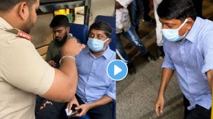 Transport Minister Byrathi Suresh traveling in Bangalore bus | परिवहन मंत्री बायराथी सुरेश यांना बसमधून उतरवले | बीएमटीसी बस कंडक्टर निलंबित कारवाई