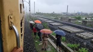 Virar railway accident today | Valsad Mumbai passenger train crash | Western railway traffic delayed | Mumbai local train live status updates
