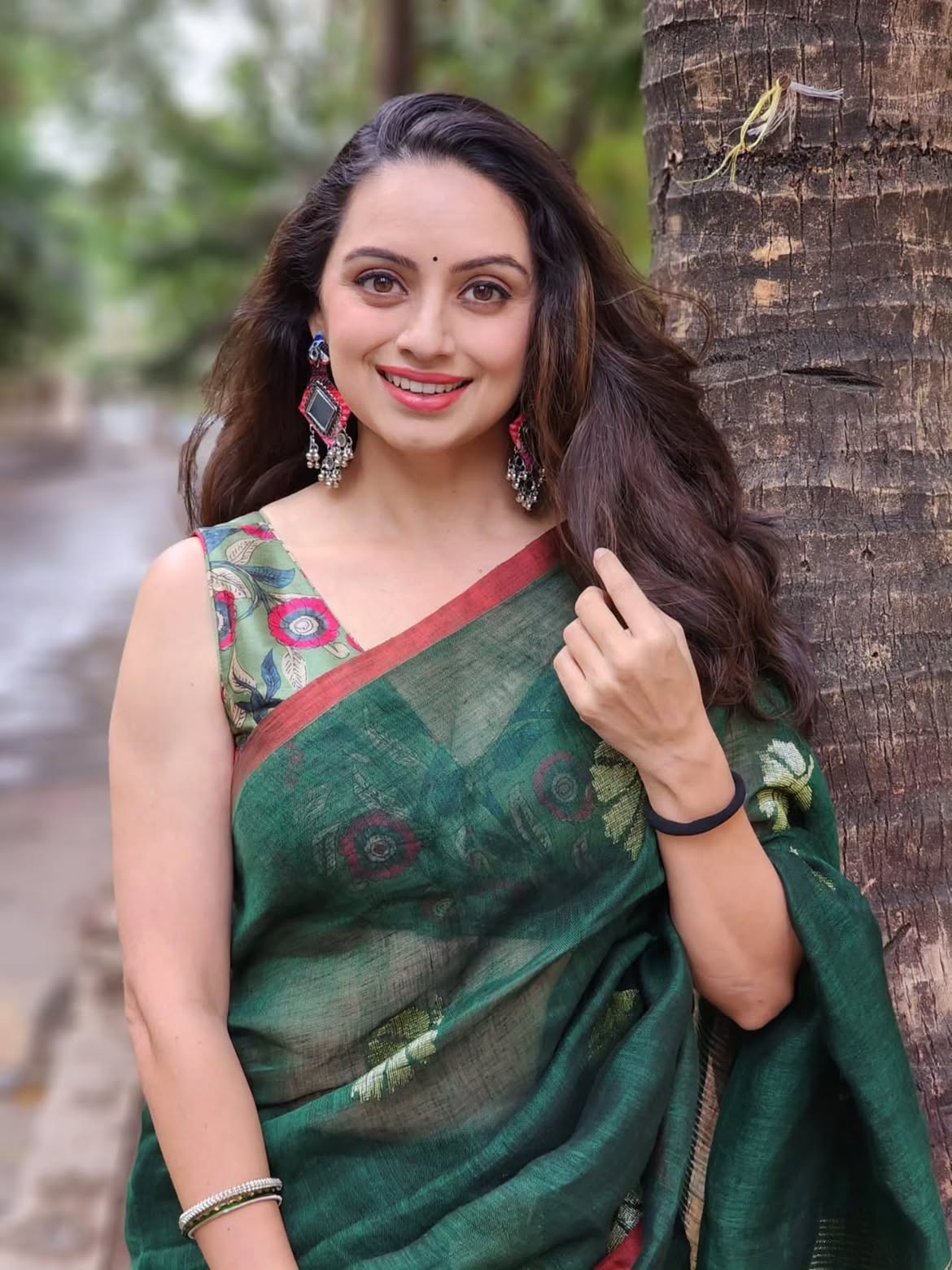 Shruti Marathe green saree look