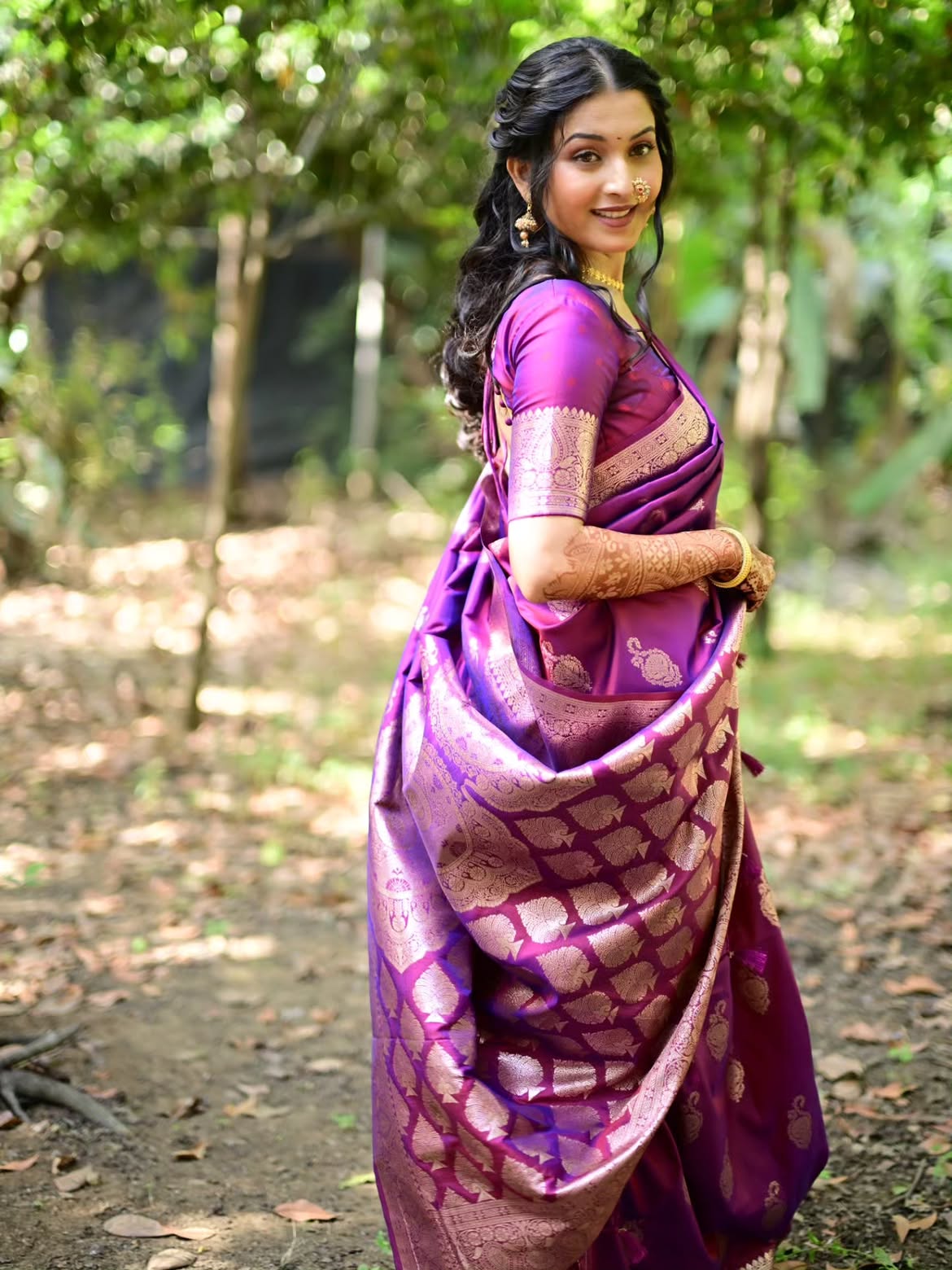 Mahima Mhatre saree look viral