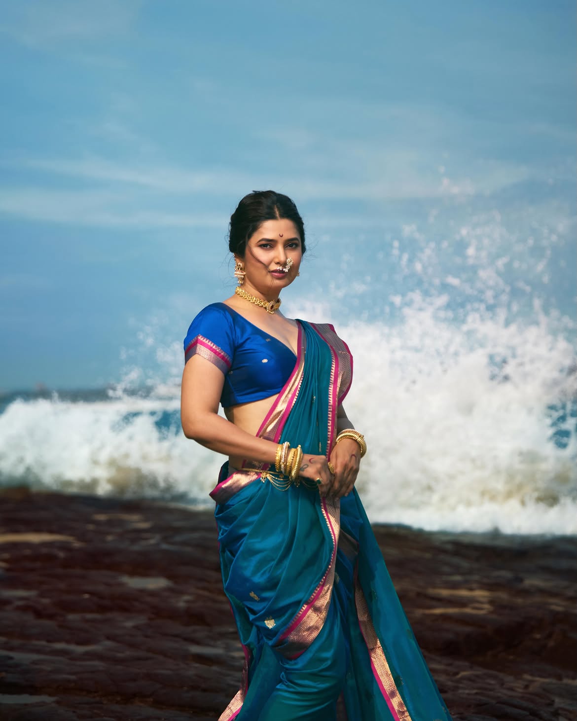 Prajakta Mali Tulja Bhavani drashan