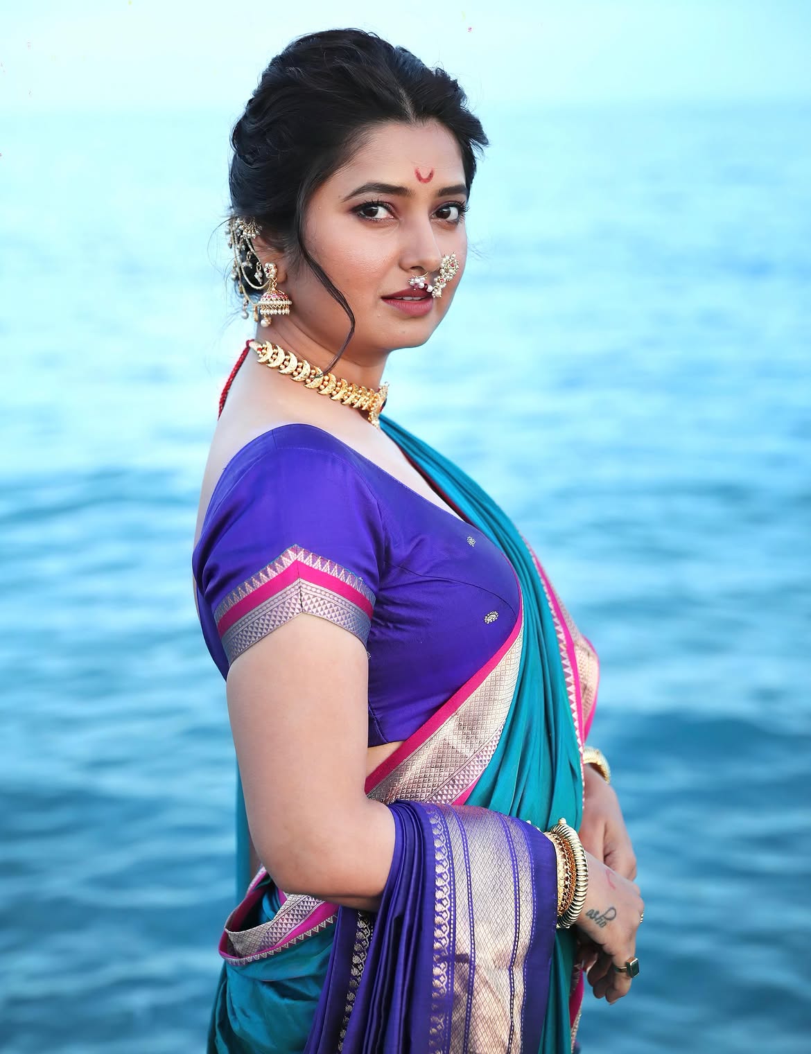 Prajakta Mali Tulja Bhavani drashan