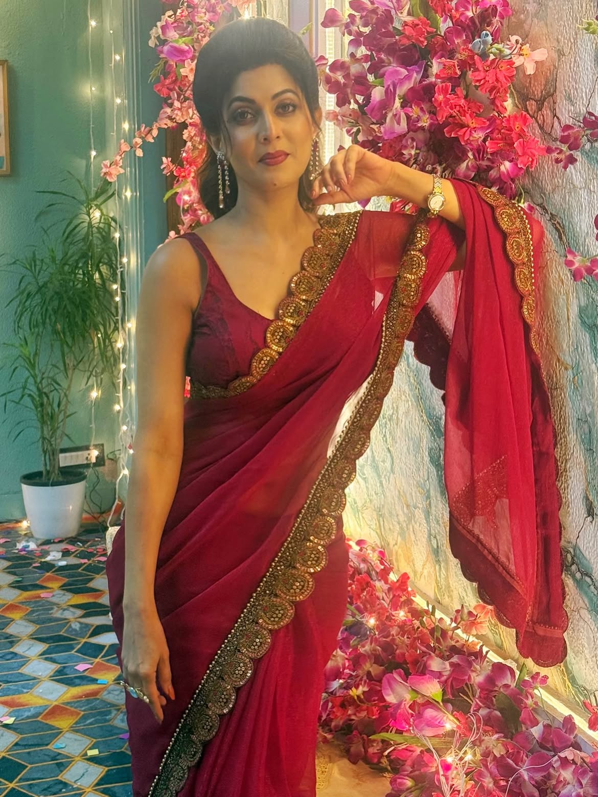 Maadhavi Nemkar saree look viral