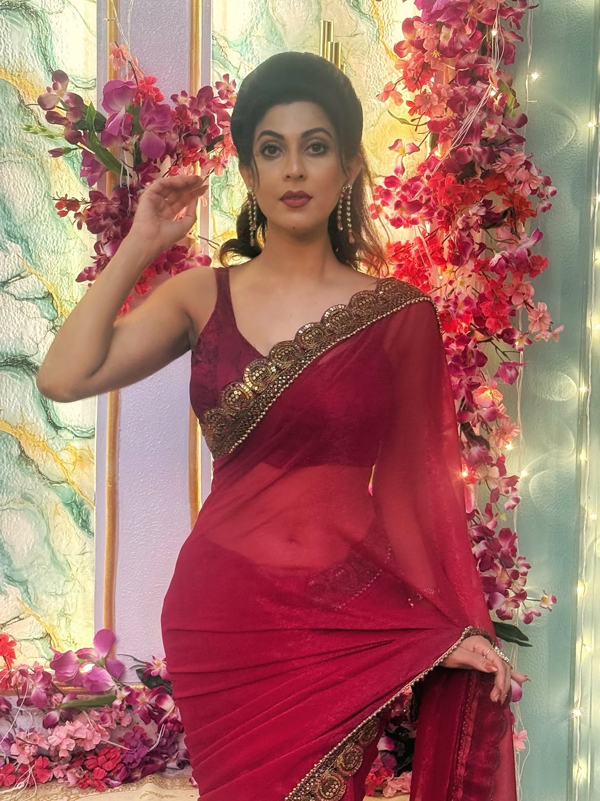 Maadhavi Nemkar saree look viral