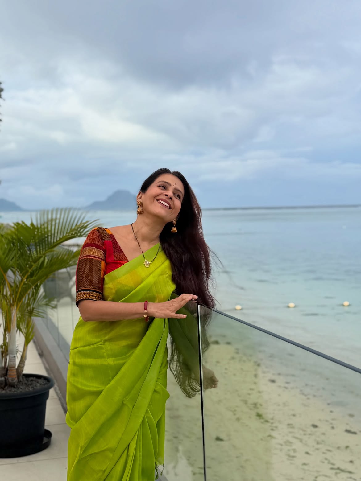 Aishwarya Narkar grey saree look