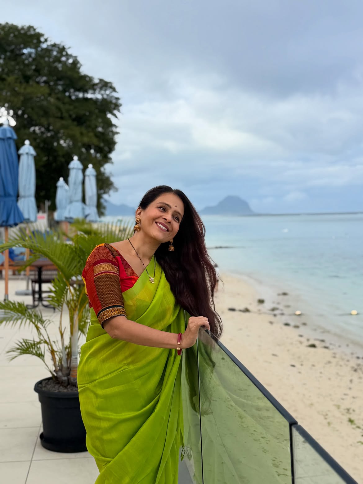 Aishwarya Narkar grey saree look