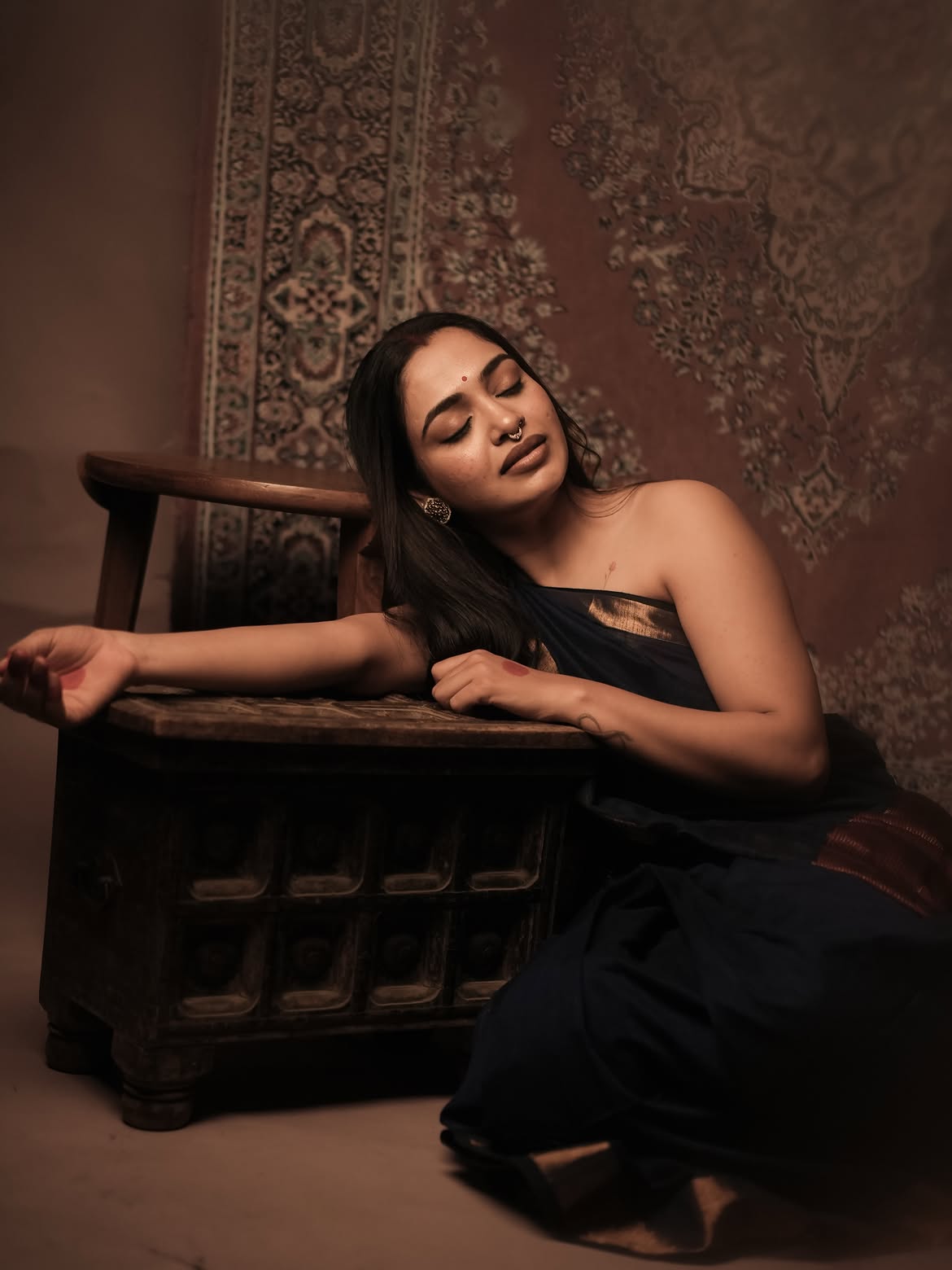Pratiksha Shiwankar saree photoshoot without blouse