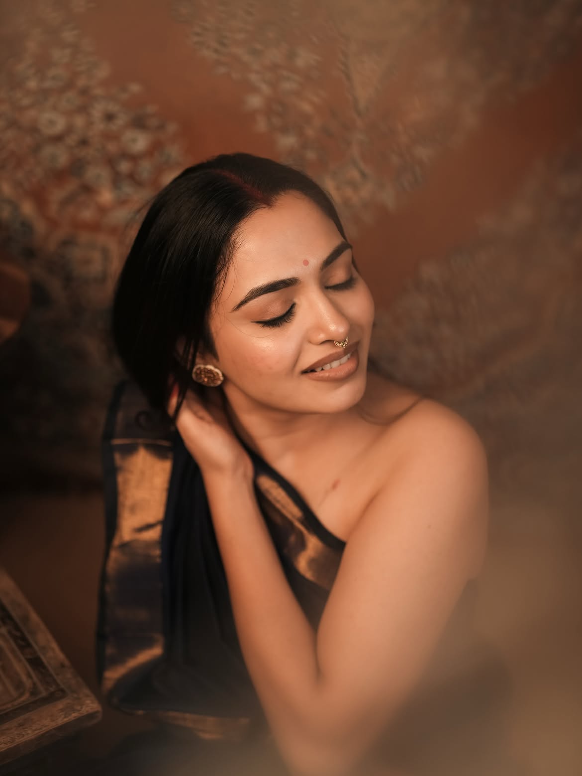 Pratiksha Shiwankar saree photoshoot without blouse