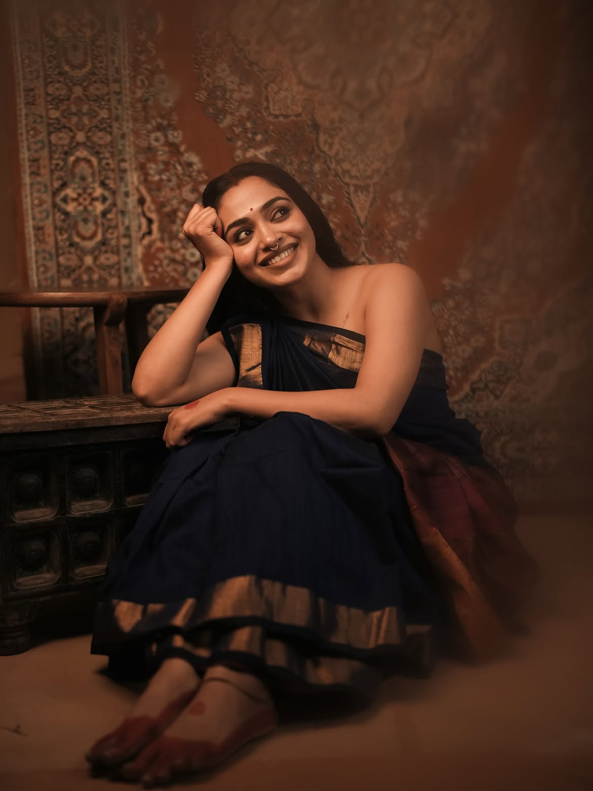 Pratiksha Shiwankar saree photoshoot without blouse