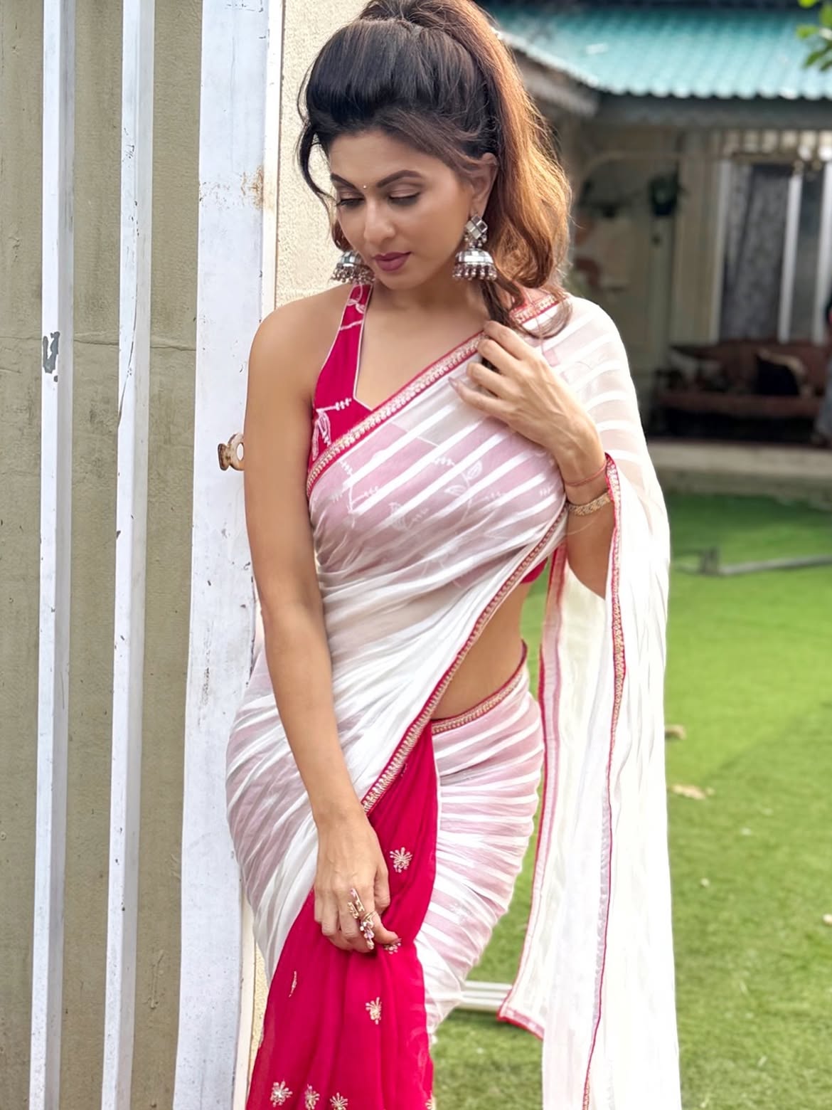 Maadhavi Nemkar saree look viral