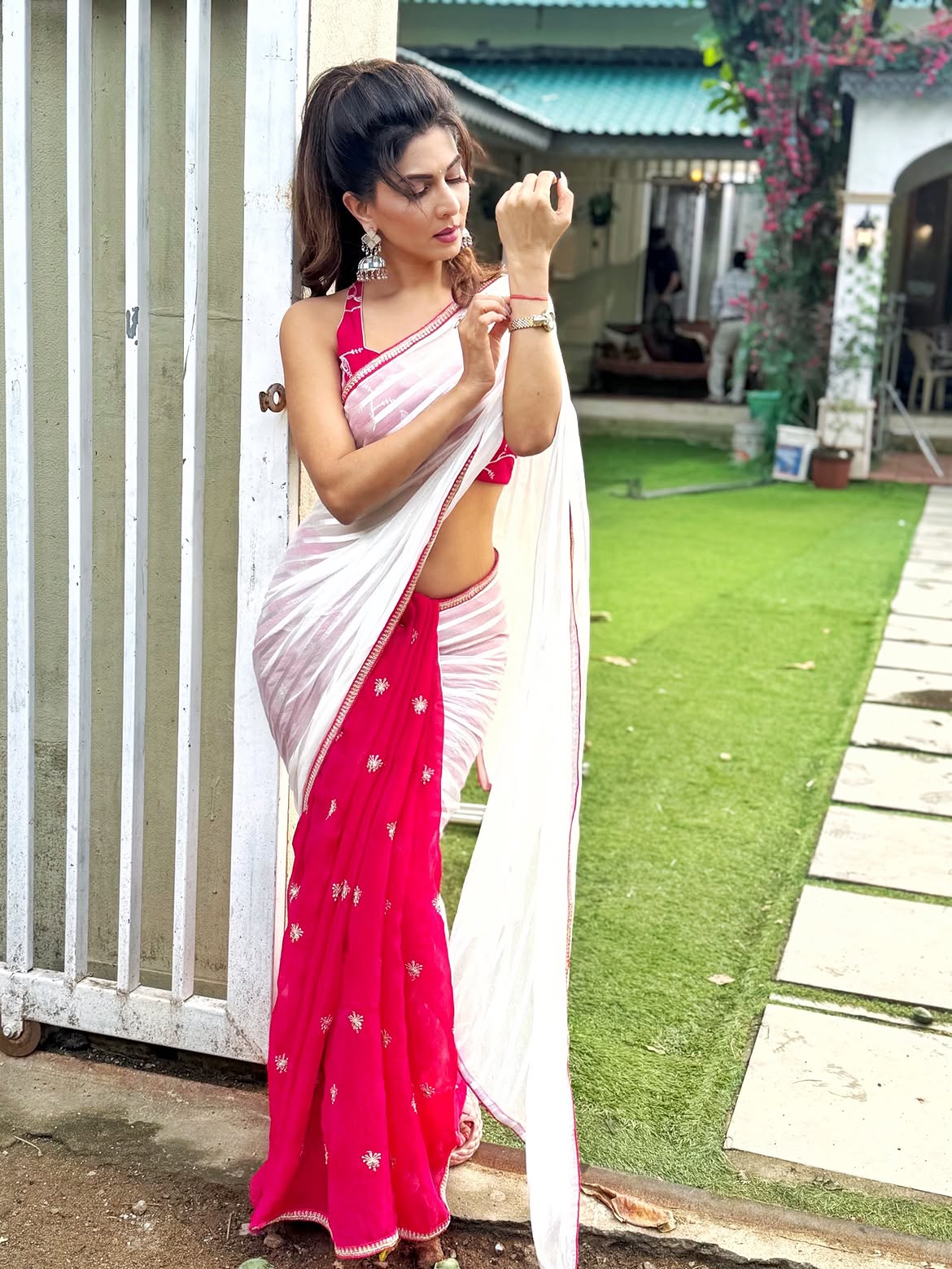 Maadhavi Nemkar saree look viral
