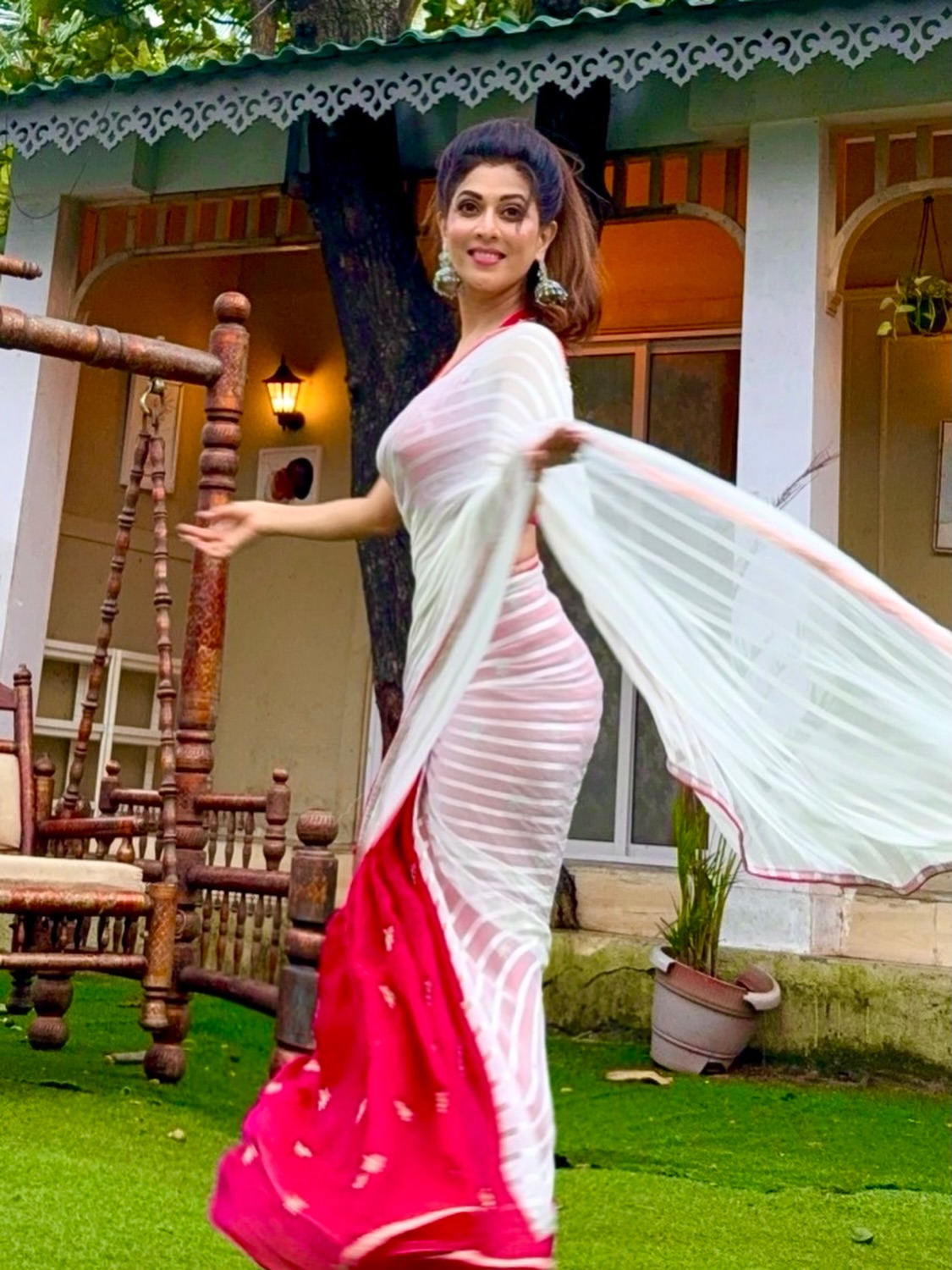 Maadhavi Nemkar saree look viral